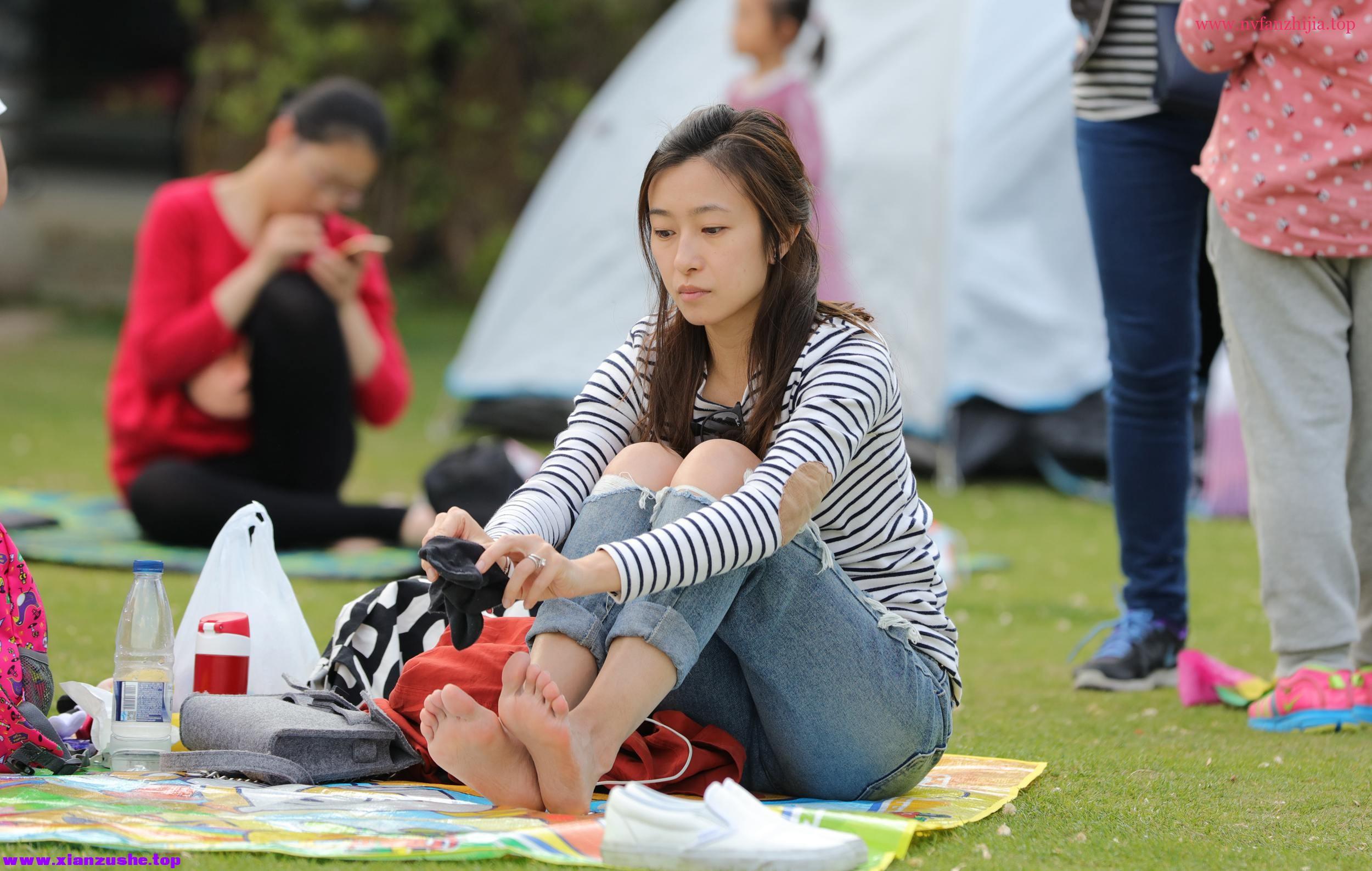 女人味十足的性感少妇，一双略带趾骨的素足原来也可以这么完美 第三套 36P